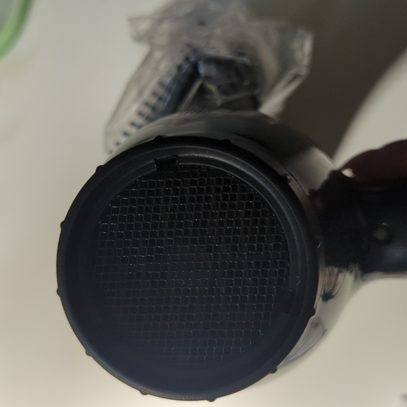 Ceramic Ionic Blowdryer - Picture 3 of 5